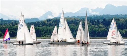 Wechselhafte Windverhältnisse gab es bei der Simssee-Rund. Foto Niessen