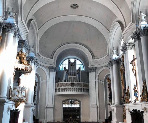 Weil Risse in der Raumschale des Gewölbes festgestellt wurden, ist der Hauptraum des Klosters Reisach vorerst geschlossen. Wie das Staatliche Bauamt Rosenheim mitteilte, sei ein Herabfallen von Putz nicht auszuschließen. Foto Staatliches Bauamt Rosenheim