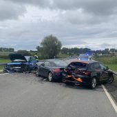 Fahrschul-Autos stoßen zusammen