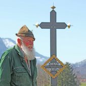 Kampenwandkreuz leuchtet heute zum Gedenken
