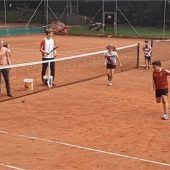 Technik und Körpergefühl im Tennis-Feriencamp trainiert