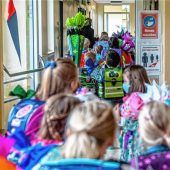 Kinder erobern Schulhäuser