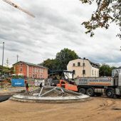 Neuer Kreisverkehr an Haßlerstraße bekommt seine Asphaltschicht