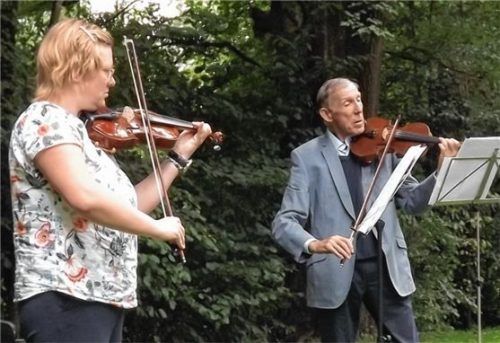 Alexandra Aimer und Heinz Feichtner begeisterten die Gäste im Park zu Adlstein.