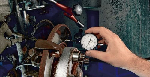 An Bremsscheiben ist Verschleiß häufig auch für Autofahrer gut zu erkennen. Bei Bedarf wechselt die Fachwerkstatt die Scheibe aus. Foto Continental/akz-o