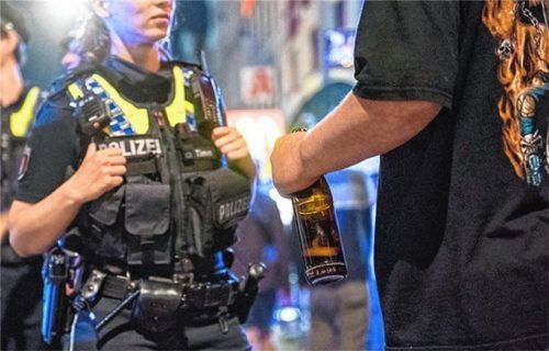 Auch Schützausrüstung mit Bodycam und Co. kann die Polizei – und da insbesondere die Einsatzkräfte des Polizeipräsidiums Oberbayern Süd mit Sitz in Rosenheim – nicht vor steigenden Angriffen bewahren.Foto dpa