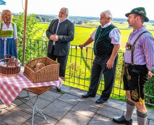 Bei der Bauernherbst-Eröffnung mit Wurst- und Brot-Präsentation von links: Theresa Albrecht, Sebastian Friesinger, Hubert Steffl und Sepp Messerer.Foto Nitzsche
