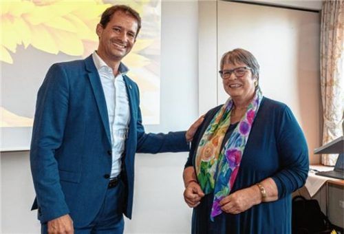 Bei der Verabschiedung: Oberbürgermeister Andreas März und Ursula Flohr-Brumm.