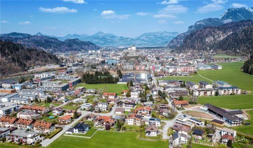 Blick auf Kufstein. Für den Tiroler Bezirk gilt seit gestern Warnstufe gelb. Was das im Detail heißt, muss noch geklärt werden.Foto DPA
