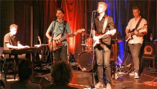 „Blues und Rock’n’Roll aus dem Chiemgau“. Damit hatte sich die Chiemgauer Band „Tscheky & The Blues Kings“ angekündigt – und hielt Wort.Foto Müller