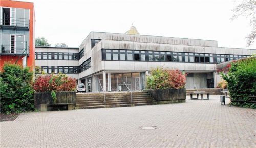 Der Pausenhof und die Außenanlagen des Wasserburger Gymnasiums können umgestaltet werden. Die zuständigen Gremien des Landkreises gaben grünes Licht hierfür.Foto Reisner