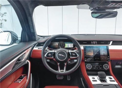 Der SUV ist ausgestattet mit einem Automatik-Wahlhebel. Foto ampnet/Jaguar