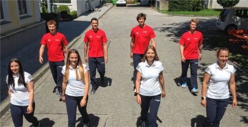 Die acht Nachwuchsathleten (von links nach rechts) vorne: Hanna Staub, Hannah Neise,Johanna Puff und Marie Zeutschel; hinten: Linus Witte, Yannik Angenend, Luis Vogt und David Zehentner. Foto nEUWIRTH