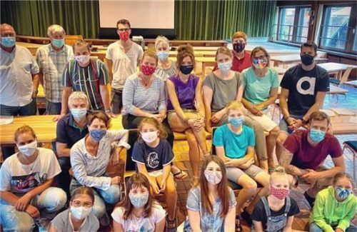 Die Audorfer Theatergruppe mit Kindern und Jugendlichen, die zum Teil erstmals auf der Bühne stehen.Foto re
