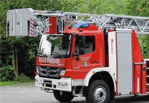 Die Drehleiter wird auf einem Einsatzfahrzeug montiert. Gefördert wird der Kauf auch durch den Freistaat Bayern. hoffmann