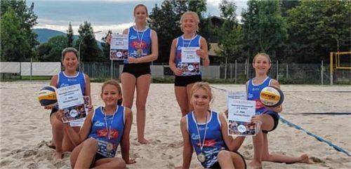 Die erfolgreichen Eiselfinger Teams bei der bayerischen Meisterschaft im Beachvolleyball.