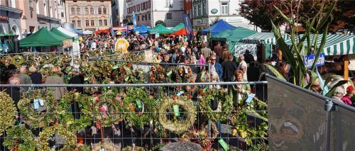 Die Schmankerlstraße in Rosenheim zieht normalerweise Tausende Besucher an. Damit die Traditionsveranstaltung – auch mit weniger Besuchern – heuer stattfinden kann, gibt es ein Hygienekonzept. Foto re