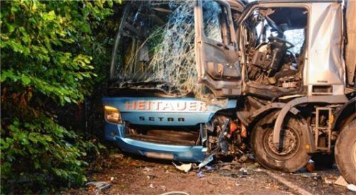 Ein schwerer Unfall mit einem Schulbus und einem Lkw hatte sich am 17. September ereignet. Im Bus befanden sich, bis auf den Fahrer, keine Schüler.Foto Ammelburger