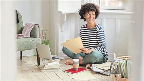 Entspannt studieren in den eigenen vier Wänden. Foto Adobe Stock / Wayhome Studio / BHW Bausparkasse