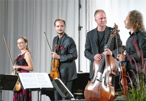 Erlöst lächelt nach der „Kannibalen-Musik“ das Szymanowski Quartett: (von links) Agata Szyczewska, Robert Kowalski (Violinen), Karol Marianowski (Cello) und Volodia Mykytka (Viola).Foto Janka