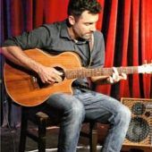 Die Gitarre singt, das Publikum staunt