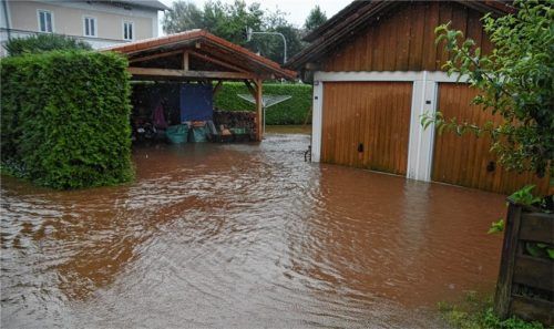 Im Brunellenweg in Kirchdorf stand das Wasser kniehoch. Foto Ruprecht