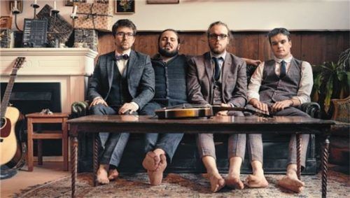„Johnny & The Yooahoos“: Die vier Münchner Musiker spielen zum Auftakt der diesjährigen „Saitensprünge“. Foto re