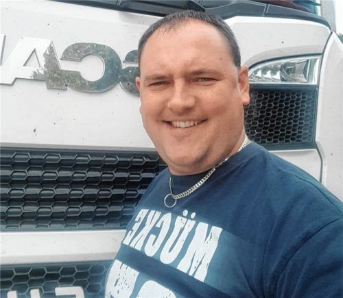 Kann jetzt wieder lachen: Thomas Krause hat nach langer Suche doch noch eine Fahrschule gefunden, die seine Weiterbildung durchführt. Auf den Kosten dafür bleibt er aber sitzen, denn die Schule kommt nicht aus der Region. Foto  Ott