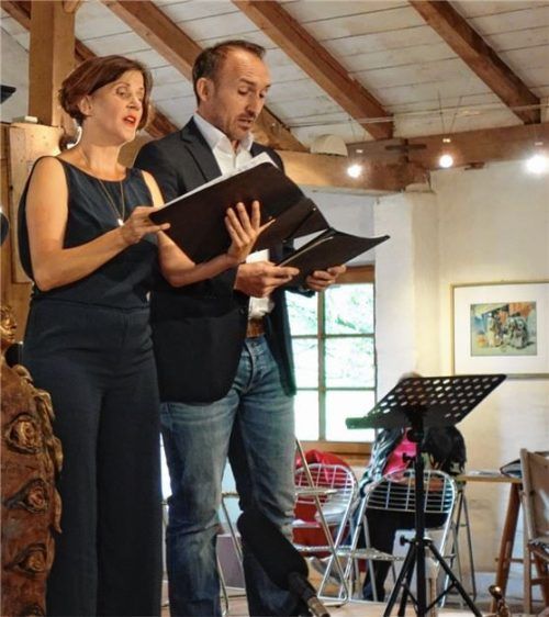 Mal rhythmisch und kraftvoll, mal leise-melodisch: Angela Hundsdorfer und Jürgen Fischer.Foto  Füchtner