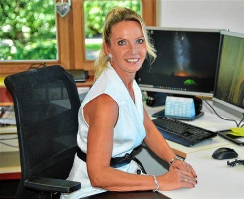 Mit dem heutigen Dienstag ist sie die neue Rektorin an der Grund- und Mittelschule Chieming: Sabine Röhr. Foto humm