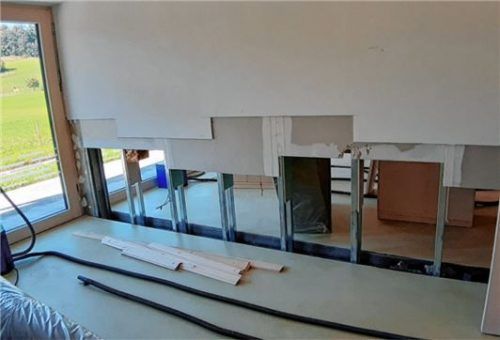 Nach dem Wasserschaden müssen auch etliche Trockenbauwände ausgetauscht werden.Fotos ghu