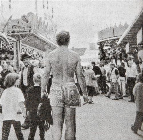 Nicht dünnhäutig: Wiesn-Besuch in der Badehose.