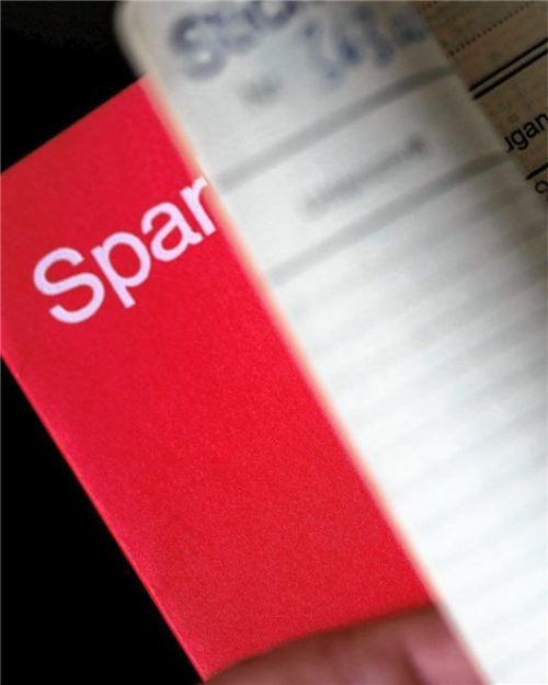 Prämiensparer aus dem Raum Wasserburg streiten mit der Sparkasse um die Zinsberechnung nach Kündigung ihrer Verträge. Foto DPA/Oliver Berg