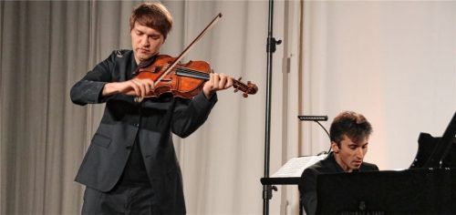 Riesenapplaus gab es für Nils Mönkemeyer und Nicholas Rimmer beim zweiten Traunsteiner Sommerkonzert im Kulturforum. Foto Benekam