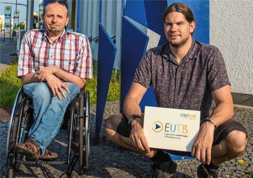 „Startklar“ ab Freitag im Heimathaus: Marco Trapp (links) und Nils Vater beraten Menschen mit Behinderung kostenlos in Bad Aibling. Foto  re