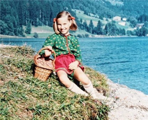 Susanna Rainer-Hennes hat schon in der Kindheit gern ein Dirndlkleid getragen.