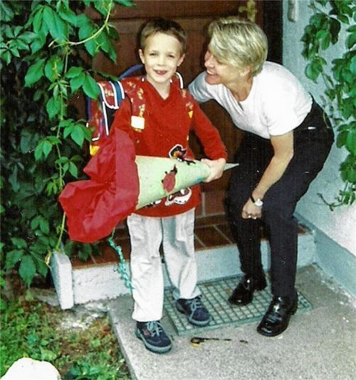 Überraschungsgast aus Frankfurt: Die Patentante von Maximilian Elgass war extra angereist, um bei der Einschulung dabei zu sein. Fotos privat