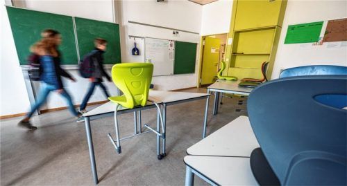 Zur Schule gehen, zu Hause bleiben? Zwischen Schulen und Gesundheitsamt soll die Kommunikation nun reibungslos laufen. Foto dpa