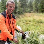 Bergbäume pflanzen mit dem Helikopter