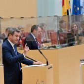 Aufbäumen hinter Glaswänden