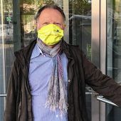 Rathaus-Mitarbeiter hinter der Maske