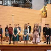 27 Firmlinge empfangen das Sakrament der Firmung in den Pfarrverbänden Haag-Oberndorf und Kirchdorf