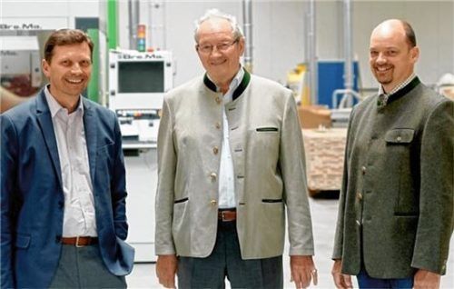 Alles in Familienhand: Die Geschäftsführer von Schlafsysteme Bachmann – Wolfgang Bachmann, Seniorchef Peter Bachmann und Christian Bachmann.Foto Bachmann
