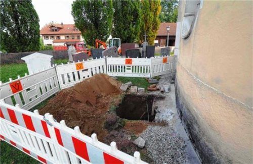 Auf dem Friedhof hat eine Spezialfirma jetzt Probebohrungen durchgeführt. Foto Aerzbäck