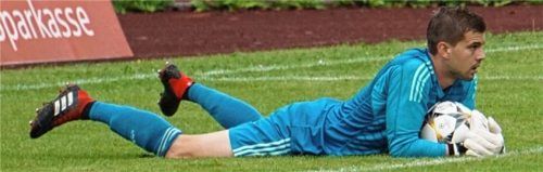 Bruckmühls Torhüter Markus Stiglmeir hielt zuletzt bärenstark. Auf ihn wird es auch im Pokalspiel gegen Landshut besondern ankommen.Foto re