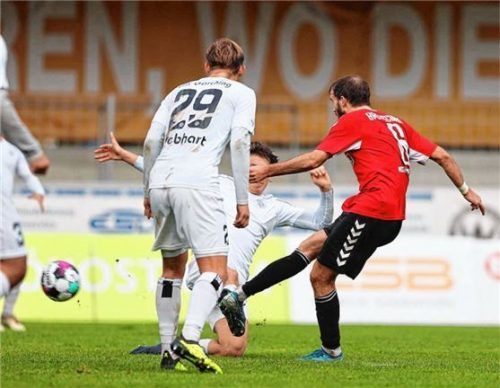 Das 2:0 für Burghausen durch Bachschmid.Foto Butzhammer