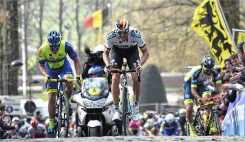 Den Kemmelberg in Wevelgem wird Bora-hansgrohe-Radprofi Marcus Burghardt auch am Sonntag bezwingen müssen. Hier eine Szene aus dem Jahr 2018.Foto  Dpa/Dirk Waem