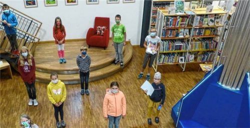 Die glücklichen Gewinner des Projekts „Sommerferien-Leseclub“ der Stadtbibliothek Rosenheim. Foto re