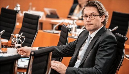 Die Kritik an Bundesverkehrsminister Andreas Scheuer reißt nicht ab. Unsere Leser sehen den Zeitpunkt für einen Rücktritt längst gekommen. Foto dpa