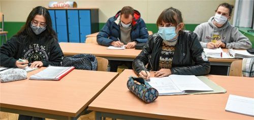 Die Maskenpflicht für Schüler im Unterricht ist nur eine der Maßnahmen, die von unseren Lesern durchaus kritisch gesehen werden.Foto dpa